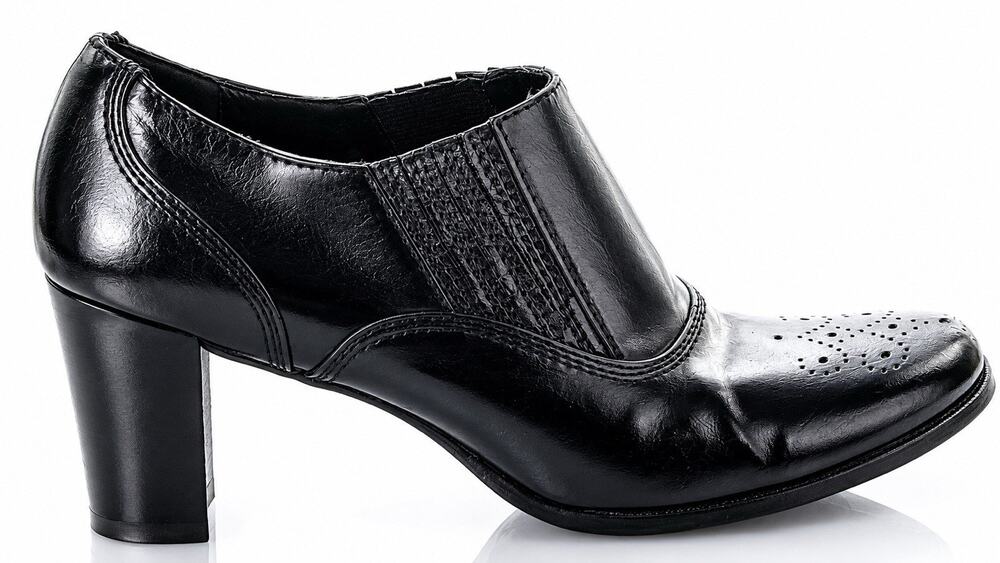Etienne Aigner Black Leather Ankle Booties Heeled Slip On Round Toe Boots 8.5